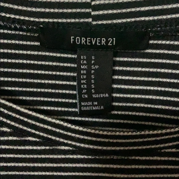 Forever 21 Black and White Long Sleeve Crop Top - Picture 2 of 3